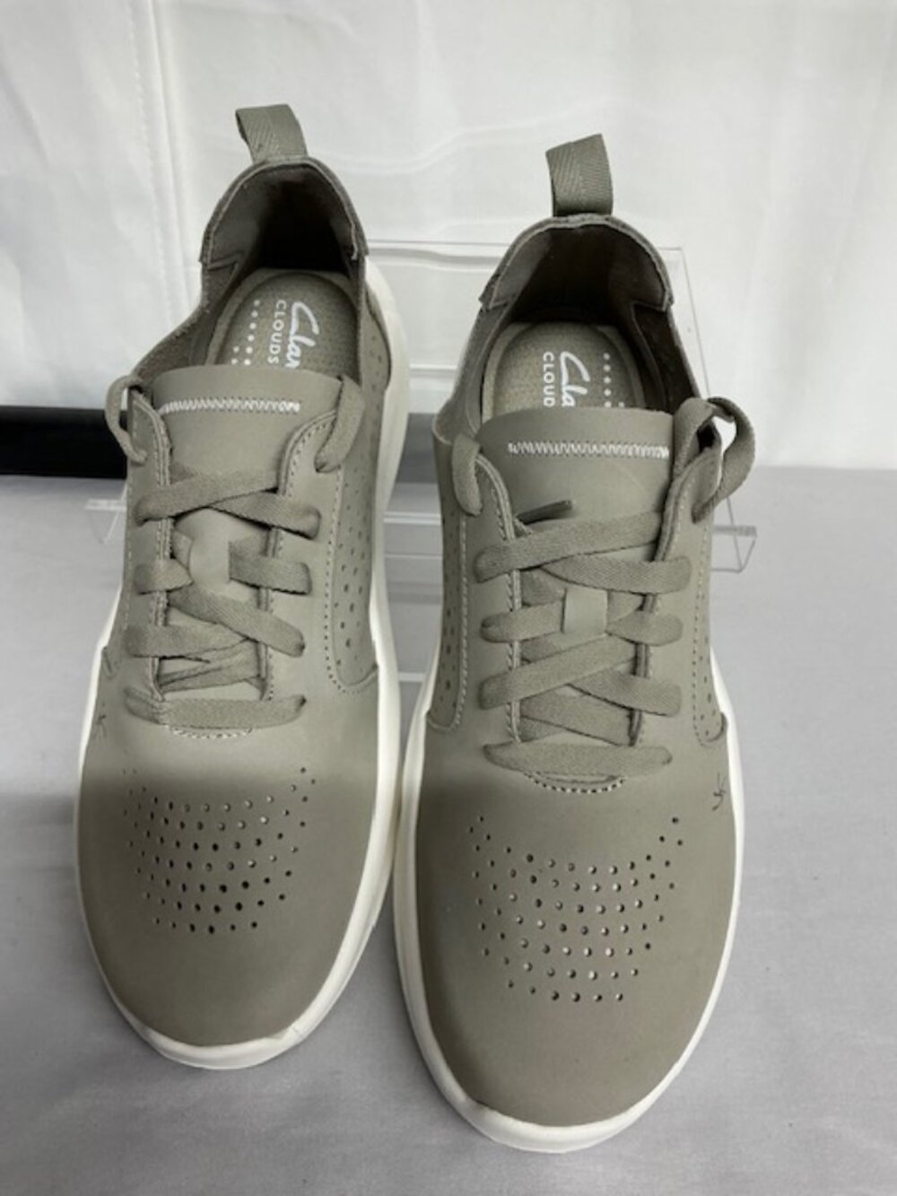 Clarks Cloudsteppers Solevana Lace-Up Sneaker - Size 8-1/2 WIDE - Pale Green